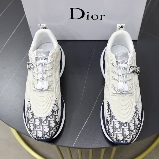 出厂价： 品牌：迪奥dior 标准码：38-44 45订做 等级：官网同款 材料：原版面料 舒适内里 轻便耐磨柔软大底 款式类别：男士时尚休闲鞋 跑步 运动鞋